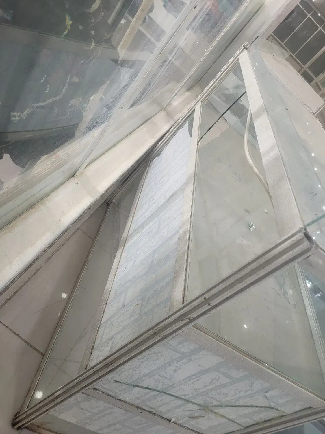 ویترین آلمینیومی کاملا سالم|فروشگاه و مغازه|ایرانشهر, |دیوار