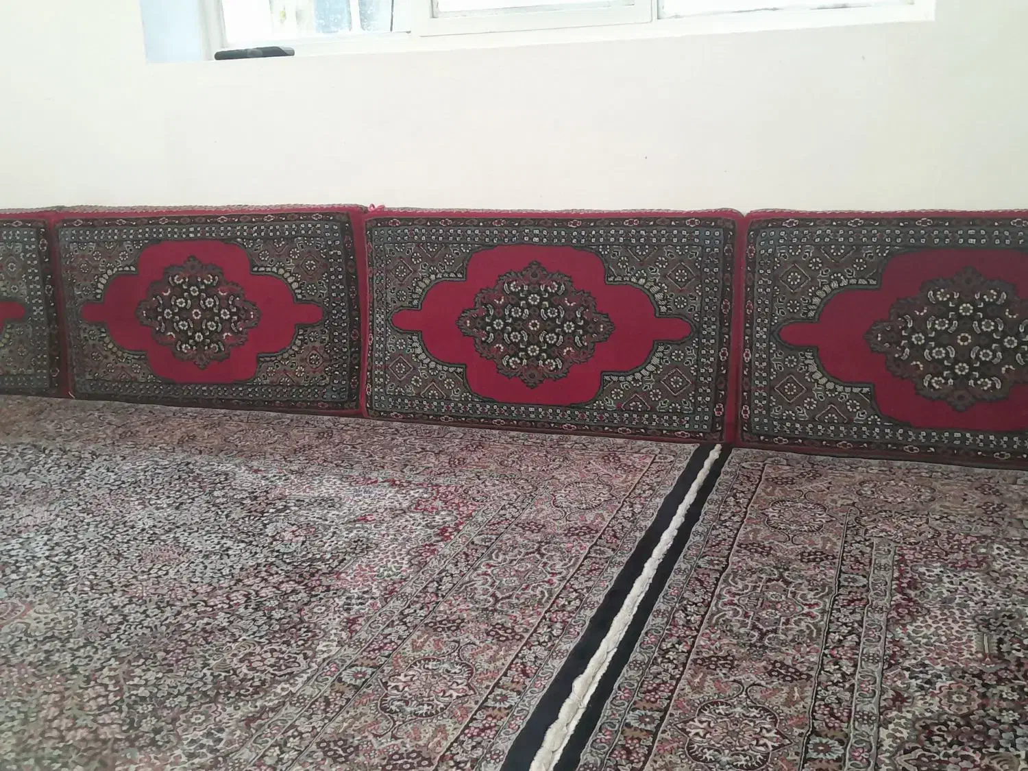پشتی پنبه درحدنو|پشتی|سنندج, |دیوار