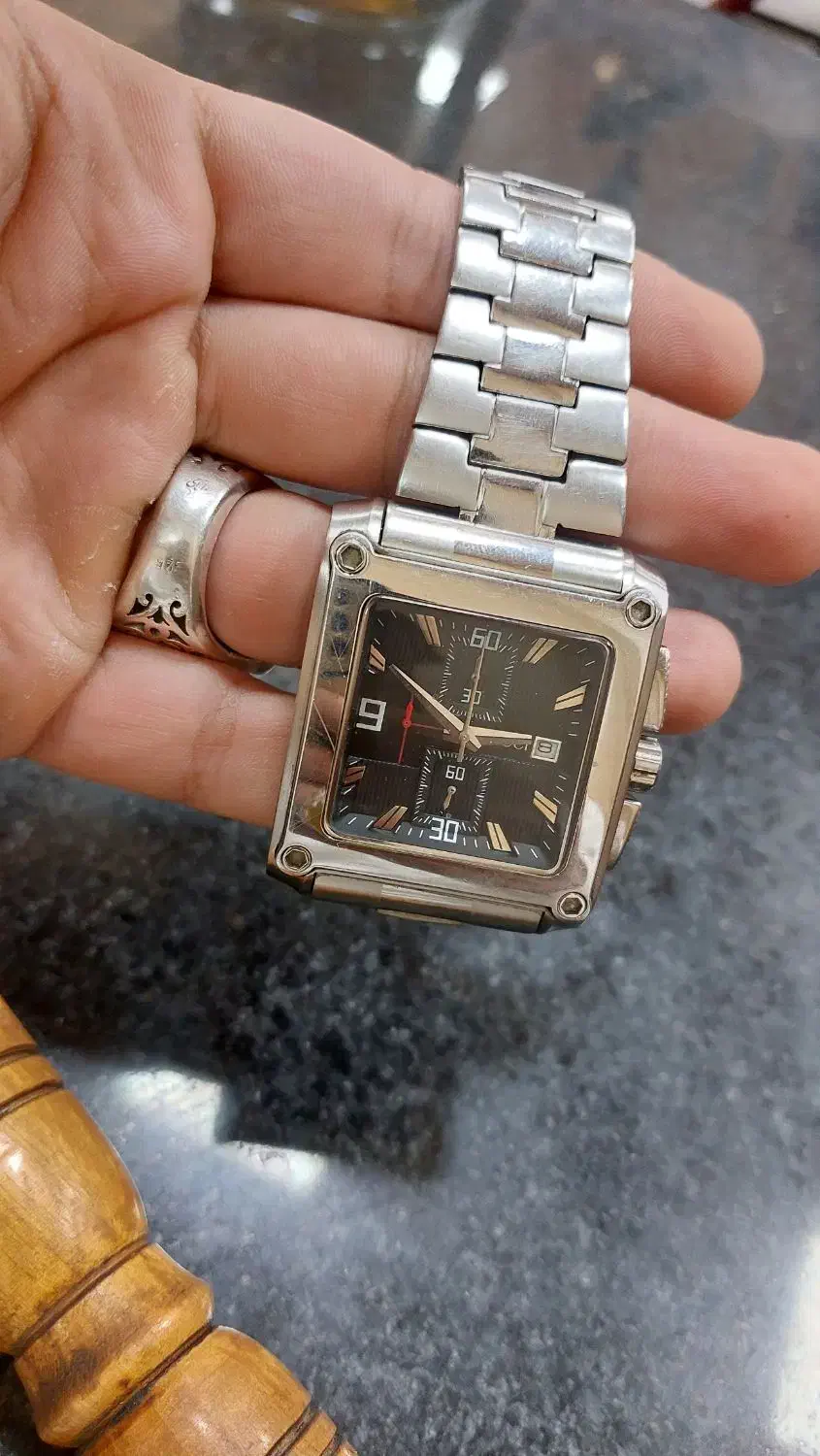 ساعت مارک گوچی|ساعت|خوی, |دیوار