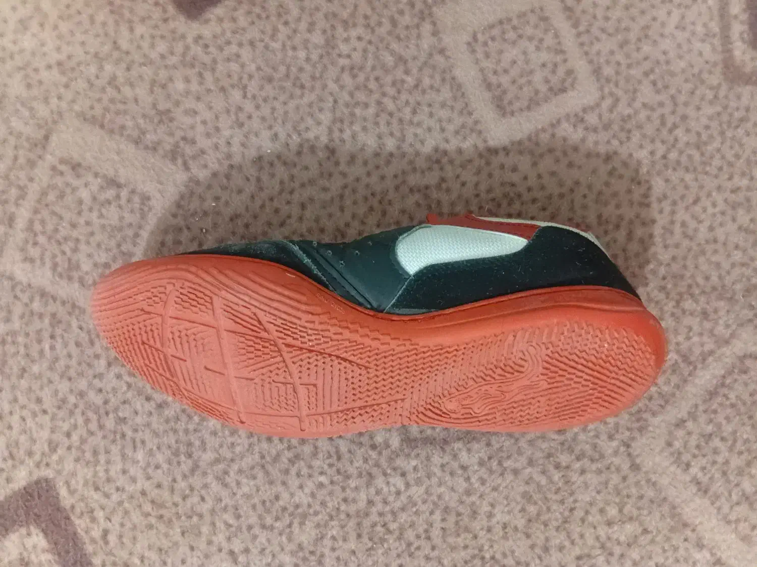 کفش فوتسال 42|کیف، کفش، کمربند|بروجرد, |دیوار