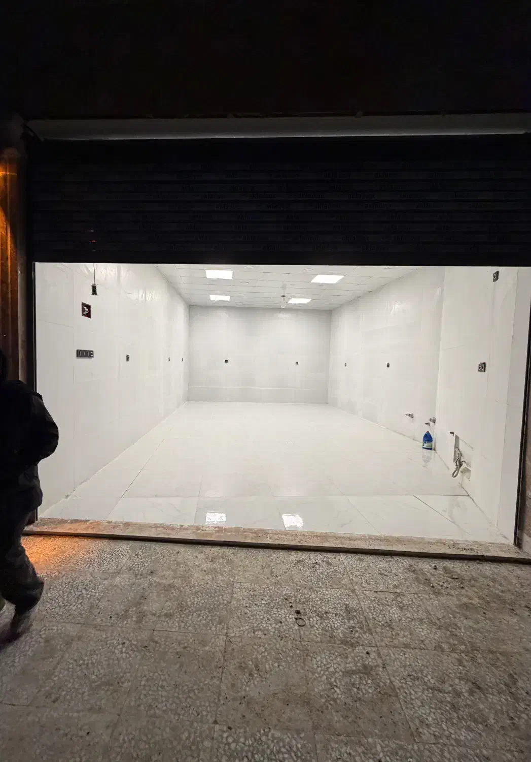 اجاره مغازه مبین|اجارهٔ مغازه و غرفه|شیراز, کوشک میدان|دیوار