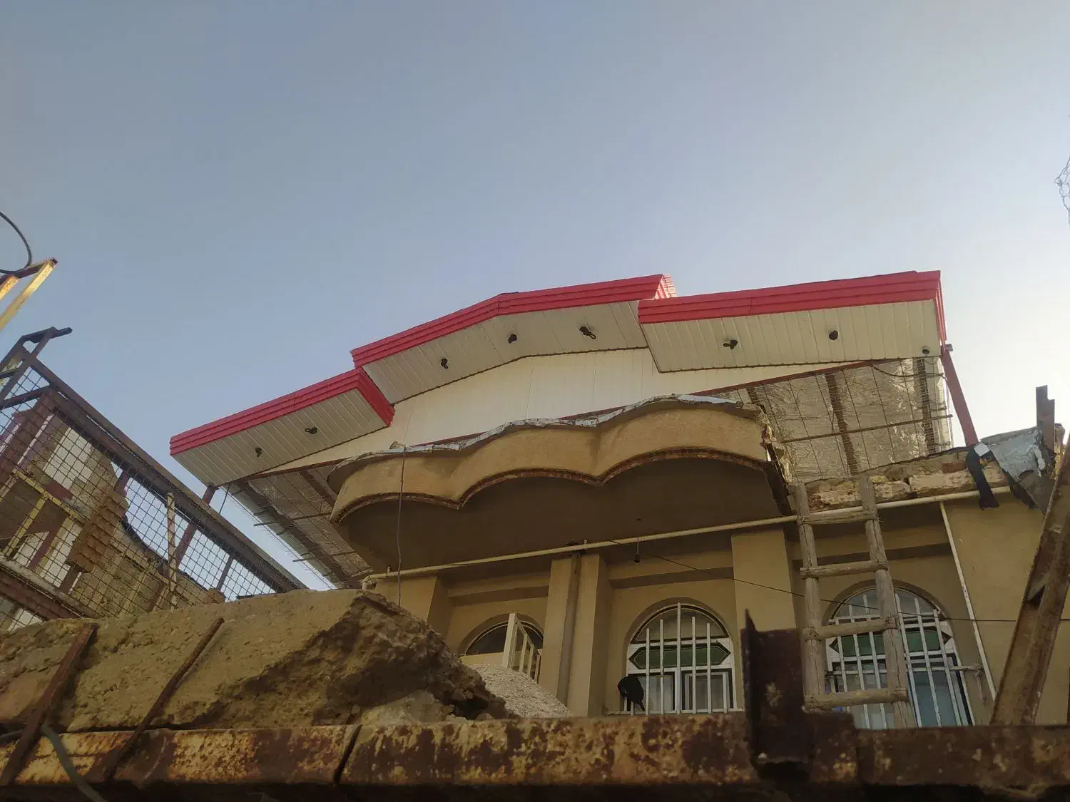 خدمات نصب سقف شیروانی ( شمالی) سبک سازی|خدمات پیشه و مهارت|ایلام, |دیوار