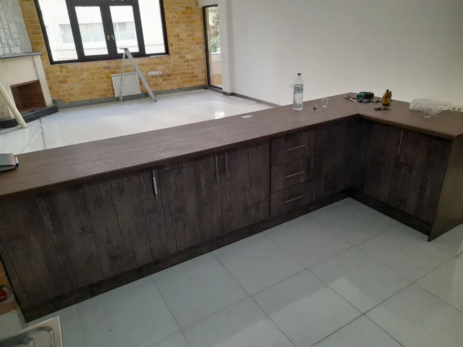 فروش کابینت در حد نو همراه با سینک و هود|آبچکان و نظمدهنده ظروف|شیراز, میرزاکوچک خان|دیوار