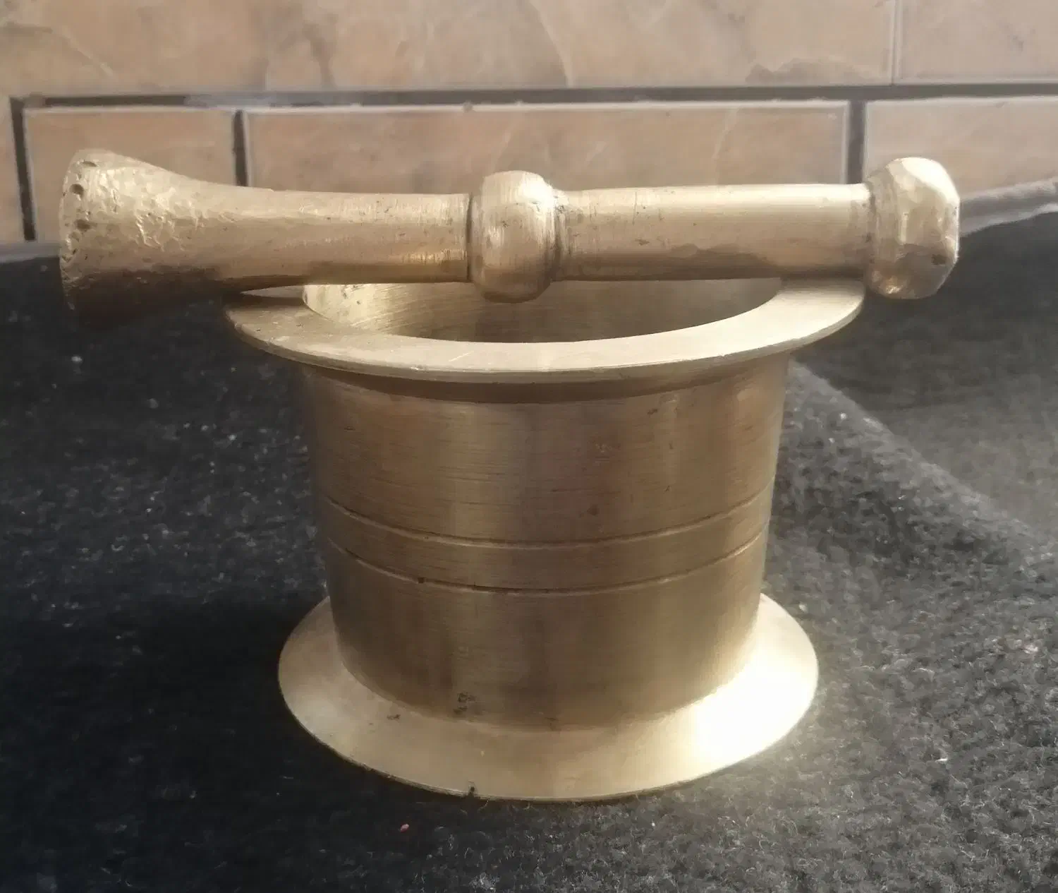 هاونگ یا جوغن برنجی قدیمی|ظروف پختوپز|داراب, |دیوار