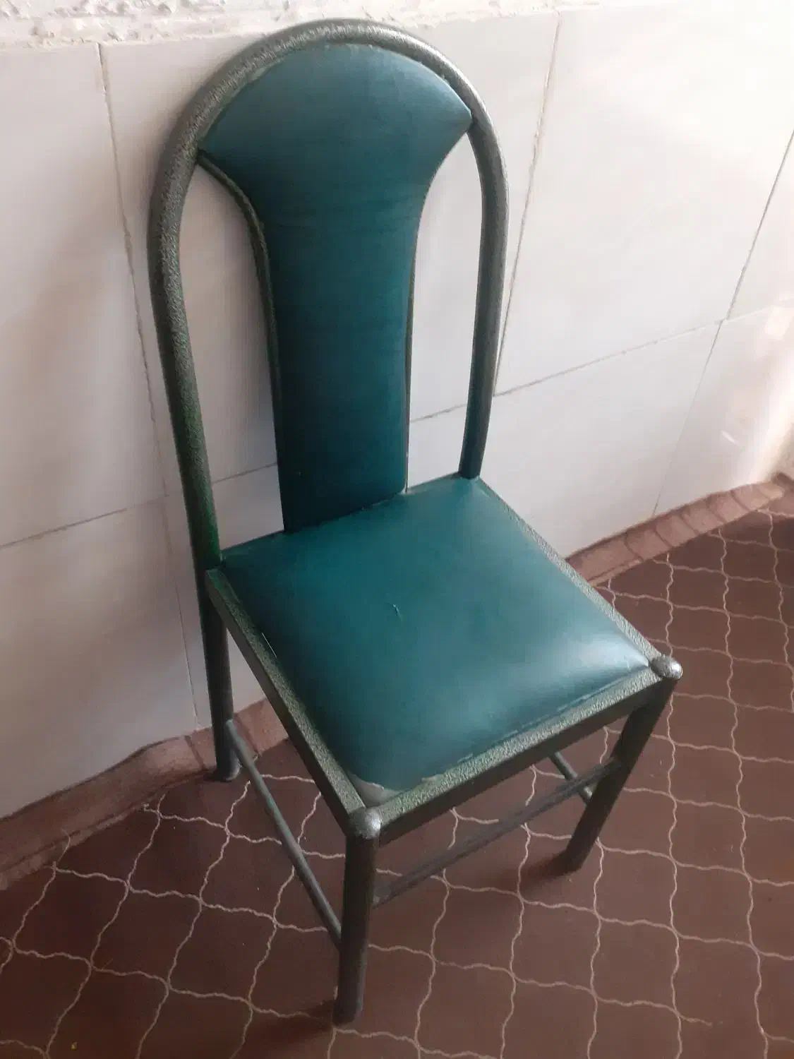 صندلی چرم با پایه های فلزی|صندلی و نیمکت|چهاردانگه (تهران), |دیوار