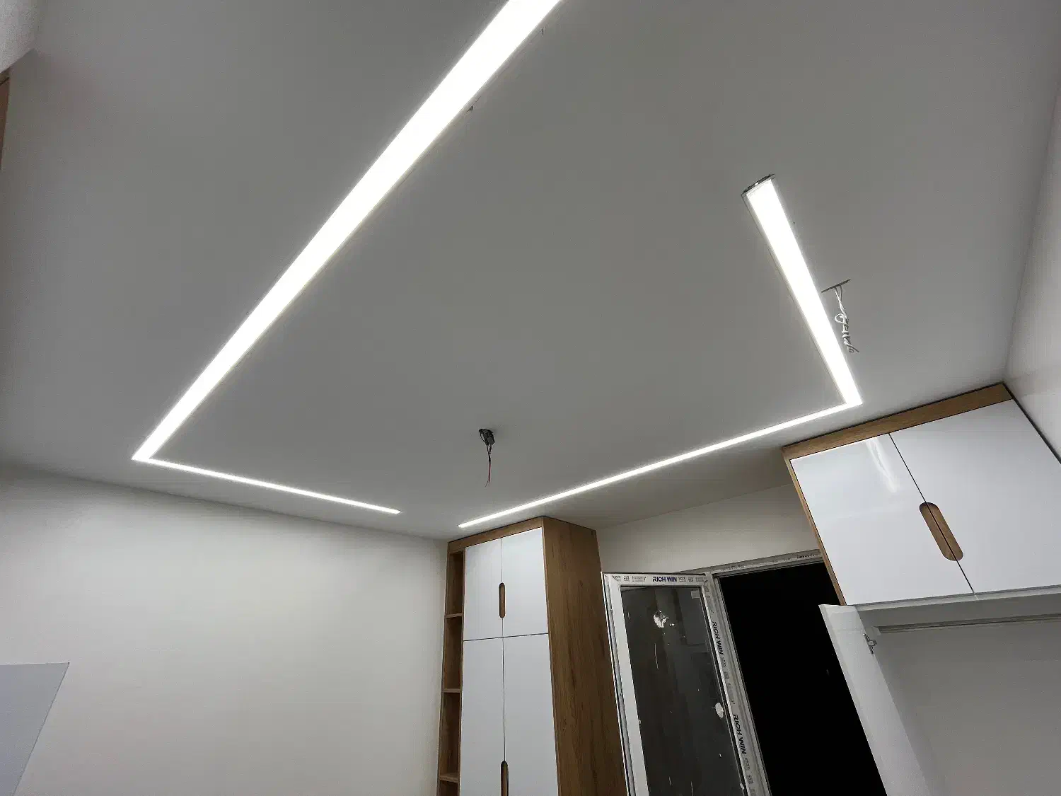 لاینر-لاین لایت-لاین نوری|لامپ و چراغ|اندیشه, اندیشه فاز ۳|دیوار