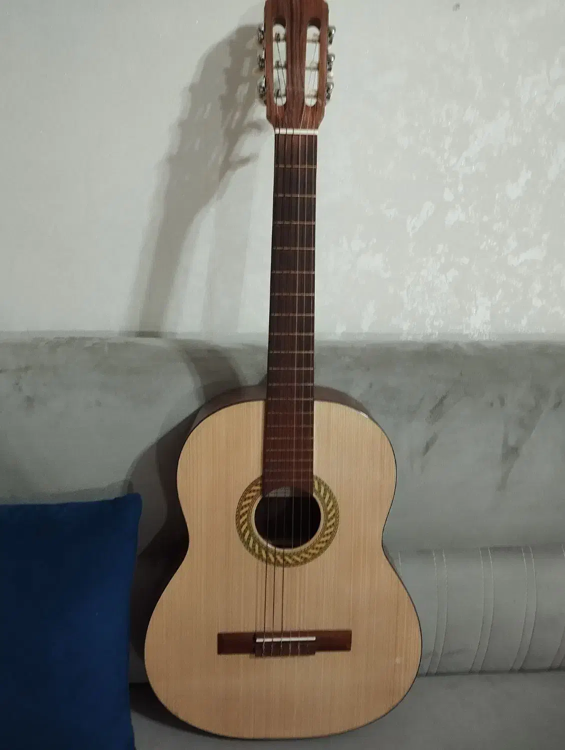 گیتار بنبرگ|گیتار، بیس، امپلیفایر|رشت, کوی فکوری|دیوار