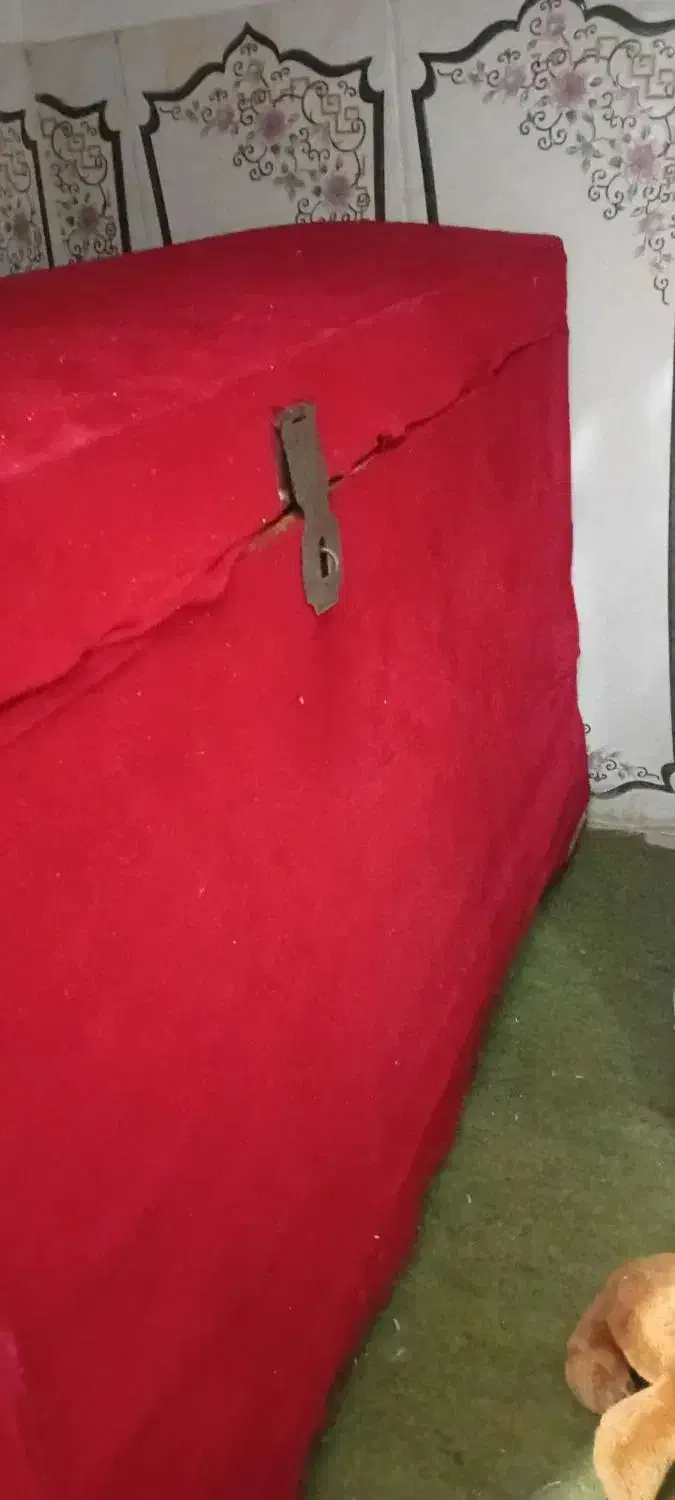 صندوقچه چوبی قدیمی . یک جفت کمد جا لباسی چوبی|جاکفشی، کمد، دراور|رزن, |دیوار