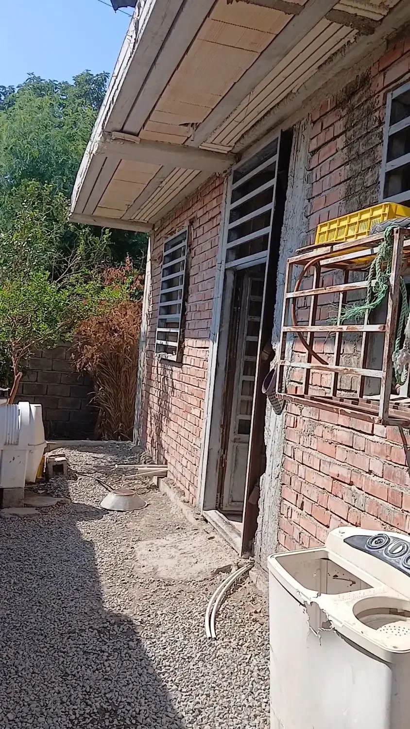 ۱۱قصب زمین یک خانه دوطبقه ویک عددخانه ویلایی|فروش خانه و ویلا|جیرفت, |دیوار