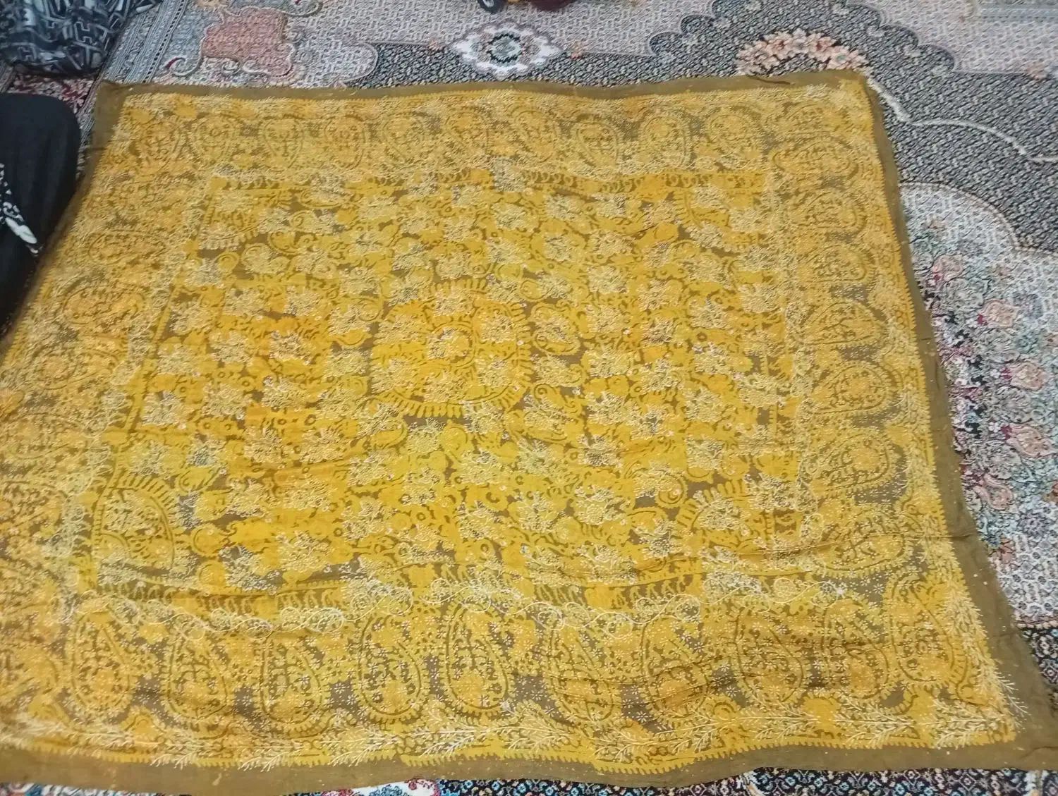 یالیق ابریشمی قدیمی|لباس|مشگین شهر, |دیوار