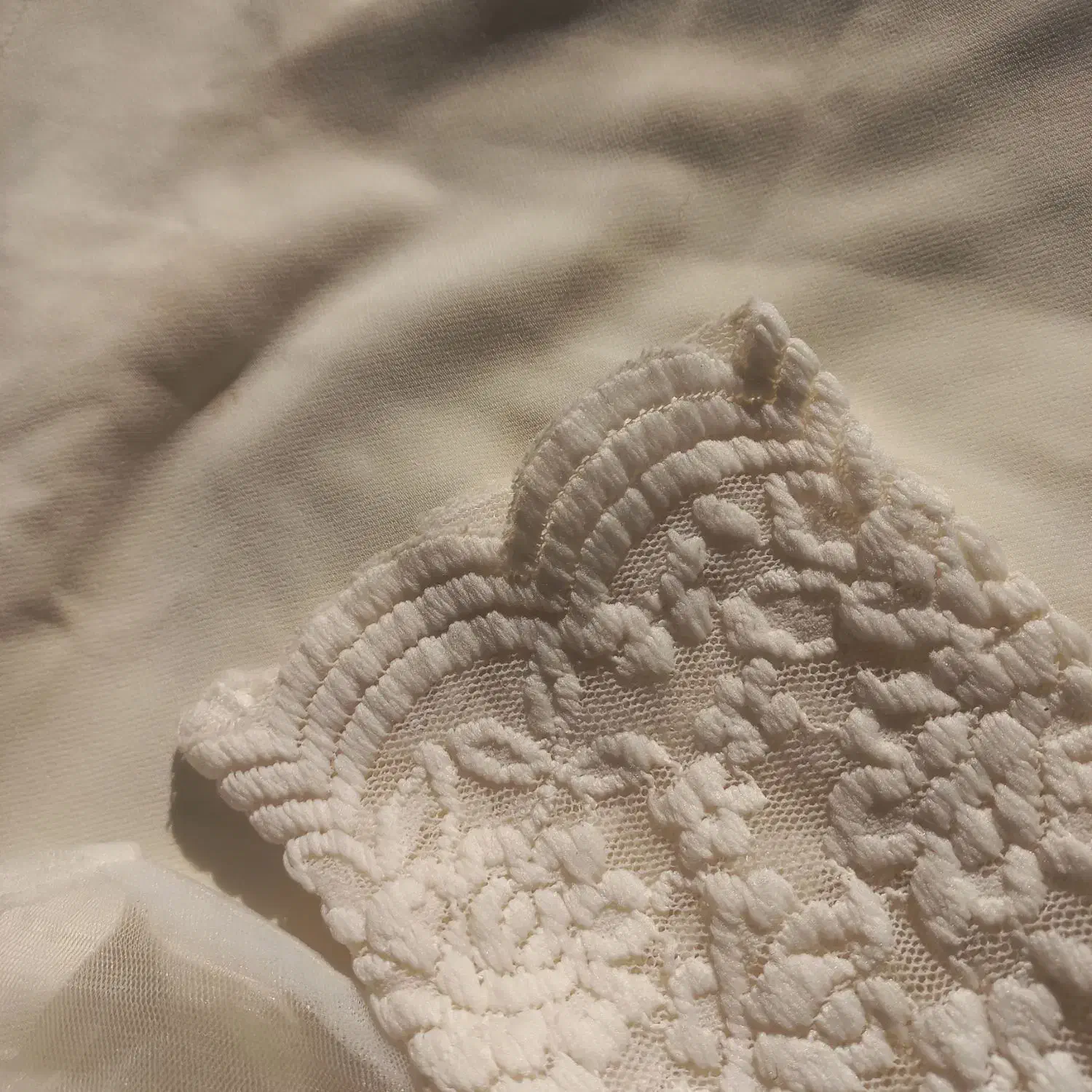 لباس مجلسی|لباس|رباط‌کریم, وهن آباد|دیوار