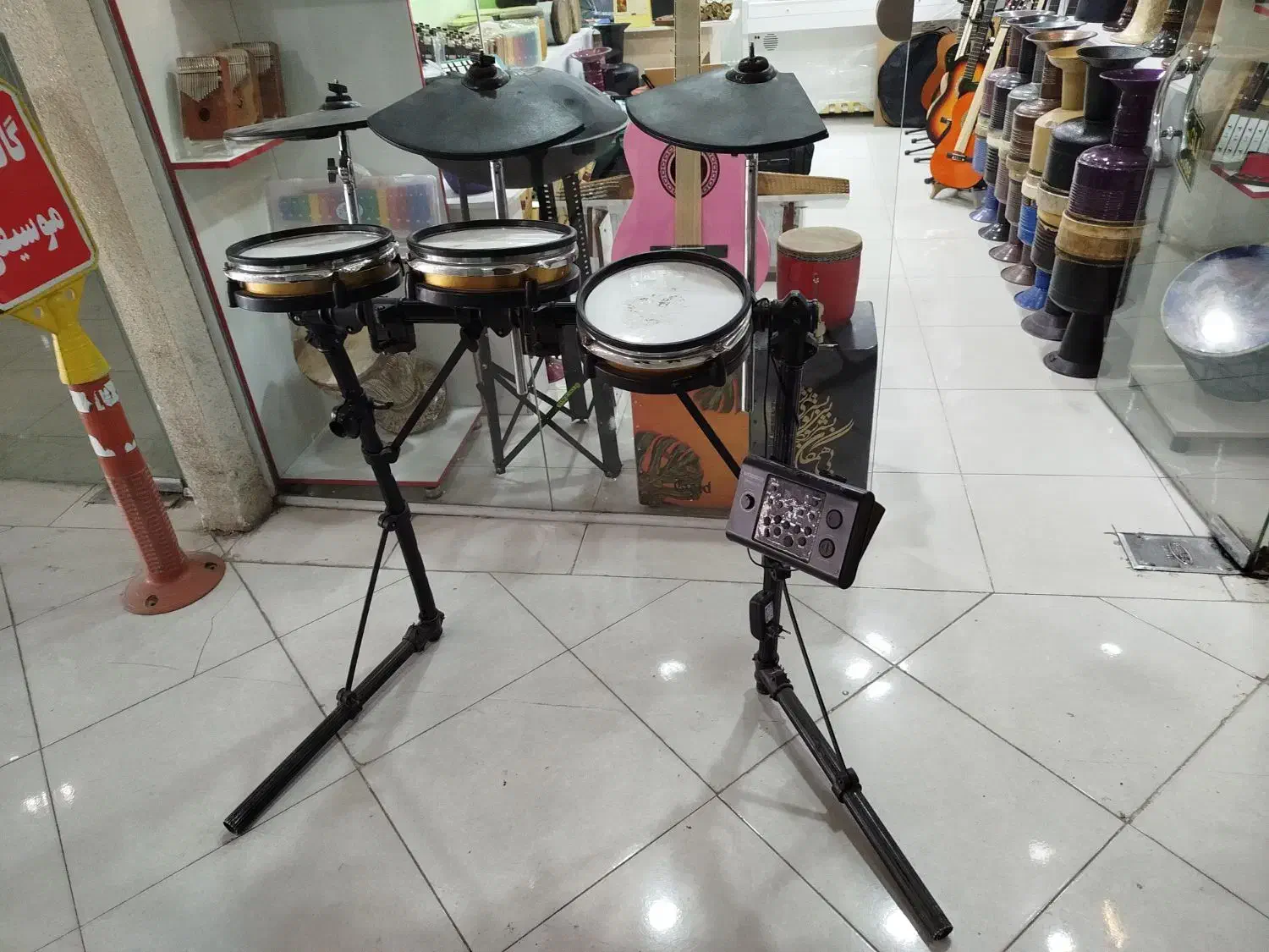 وی درام (پایین ترین قیمت)|درام و پرکاشن|نقده, |دیوار