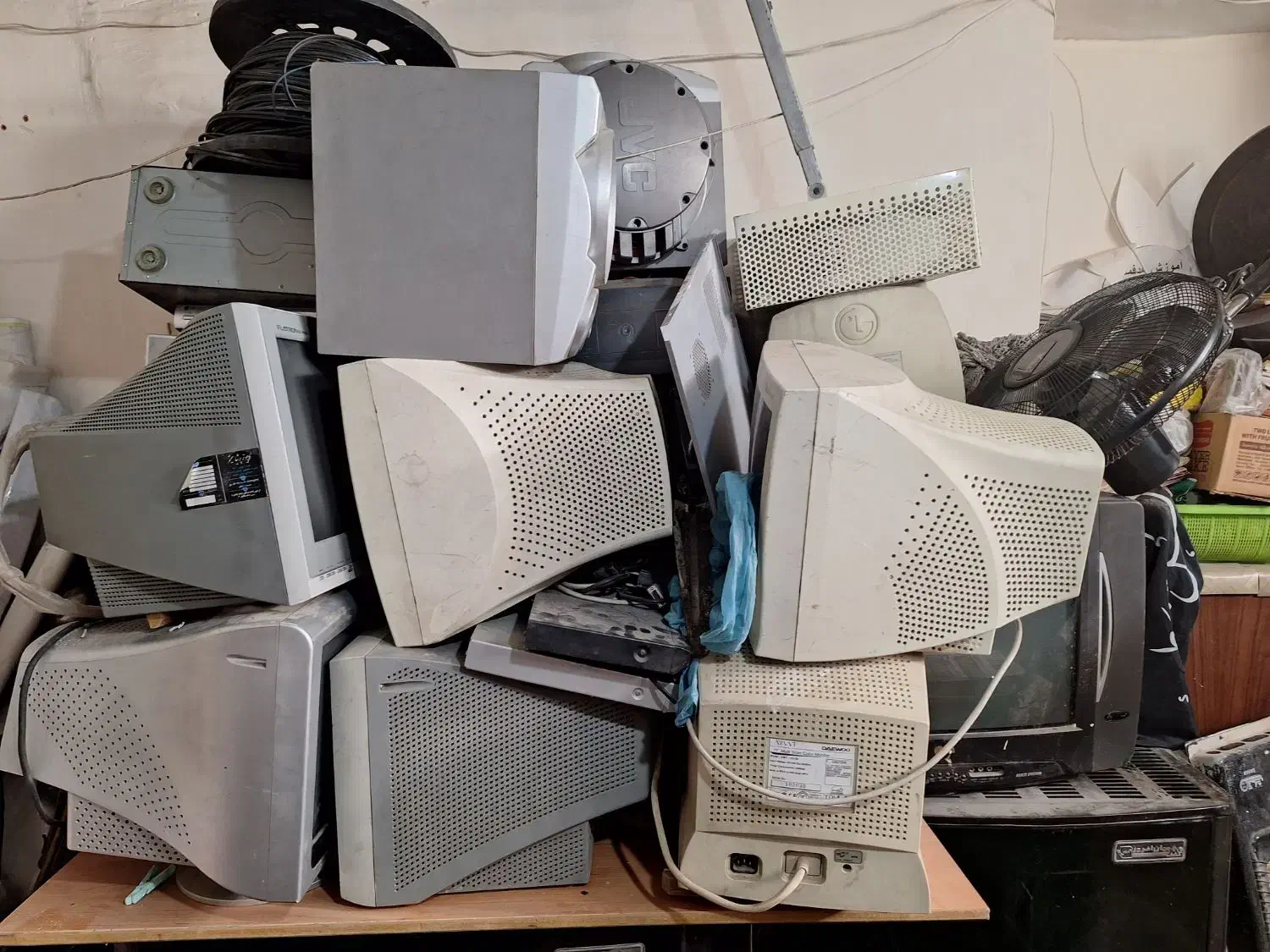 مانیتور سالم|قطعات و لوازم جانبی رایانه|مشهد, شهرک امام هادی (شهرک غرب)|دیوار