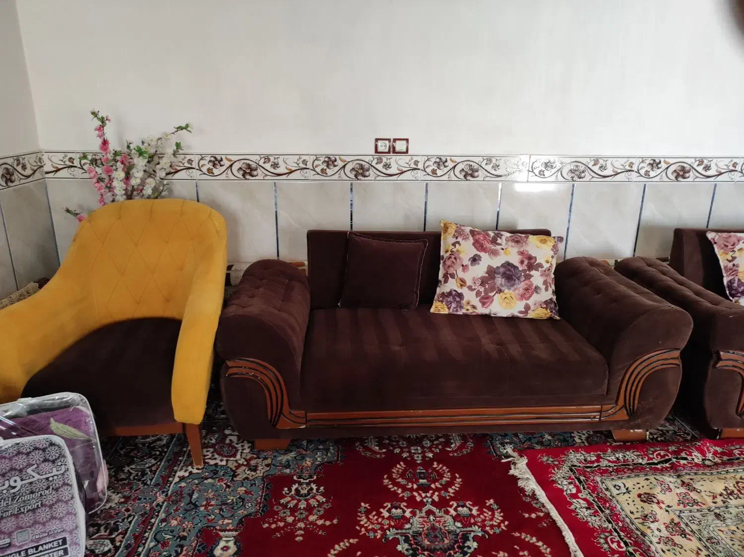 مبل چوبی وراحتی هفت نفره محکم|مبلمان خانگی و میز عسلی|تاکستان, |دیوار