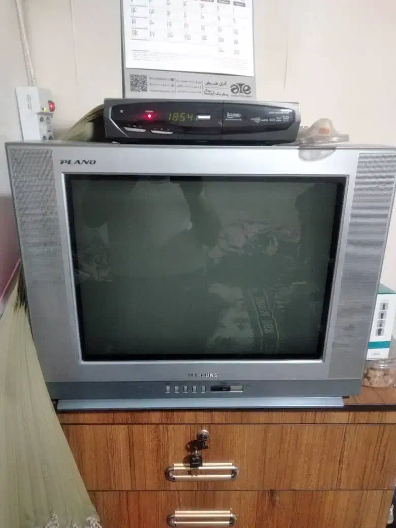 تلویزیون ۲۱ اینچ سالم با کنترل|تلویزیون و پروژکتور|شیراز, شهرک سراج‎|دیوار