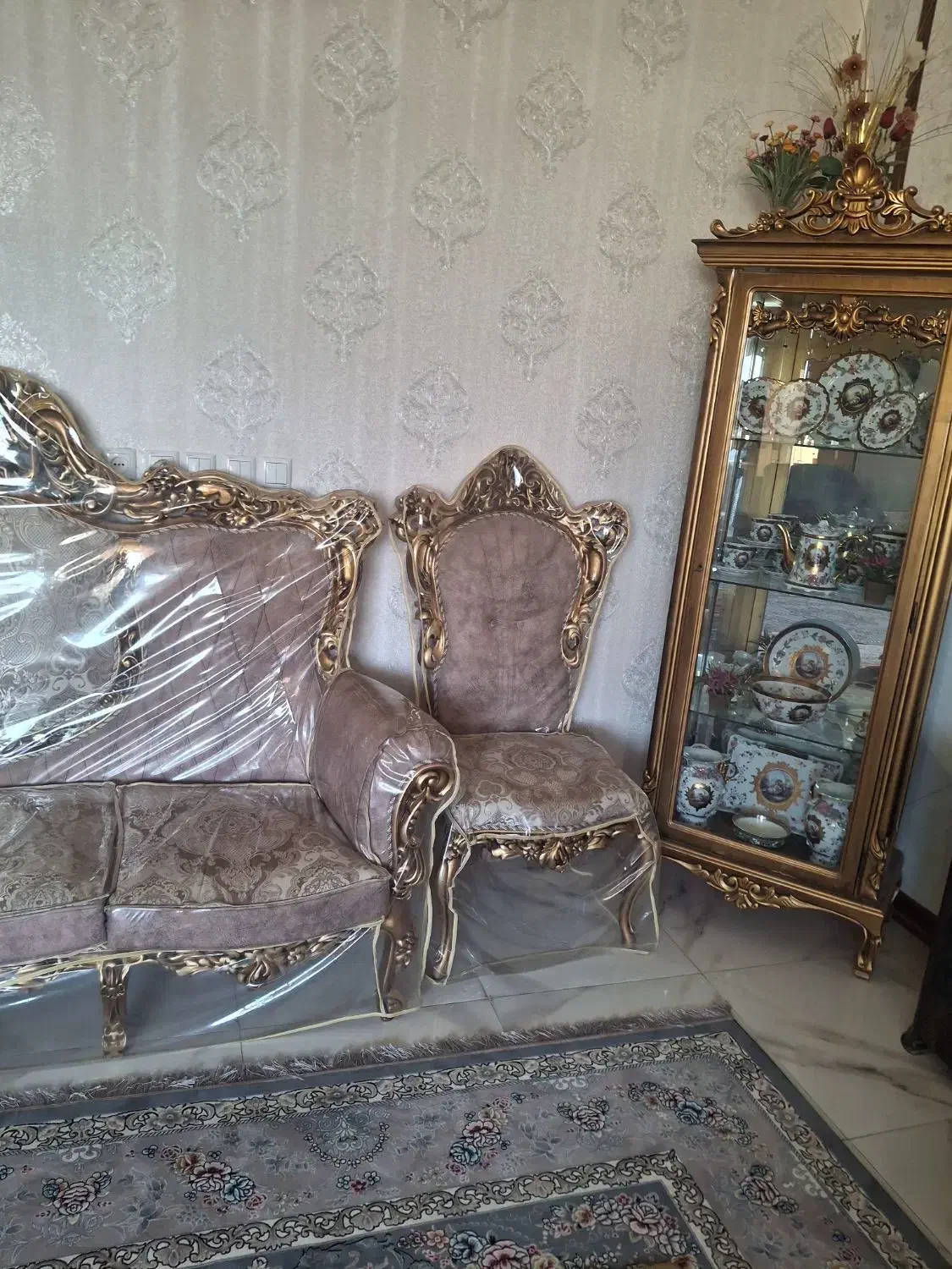 مبلمان را حتی کلاسیک با چوب راش وکم کار|مبلمان خانگی و میز عسلی|پیر بکران, |دیوار