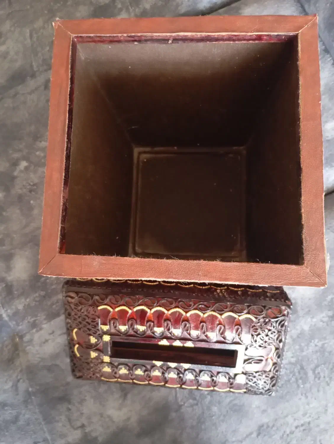 سطل و جا دستمال کاغذی چرم شتر مرغ|صنایع دستی و سایر لوازم تزئینی|کاشان, زیدی|دیوار