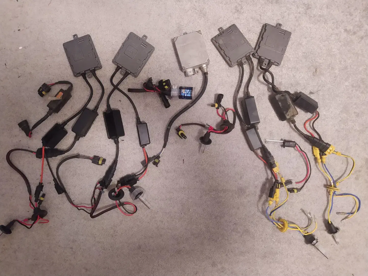 فروش ترانس و لامپ زنون نو|قطعات یدکی و لوازم جانبی|شیراز, شریف‌آباد|دیوار