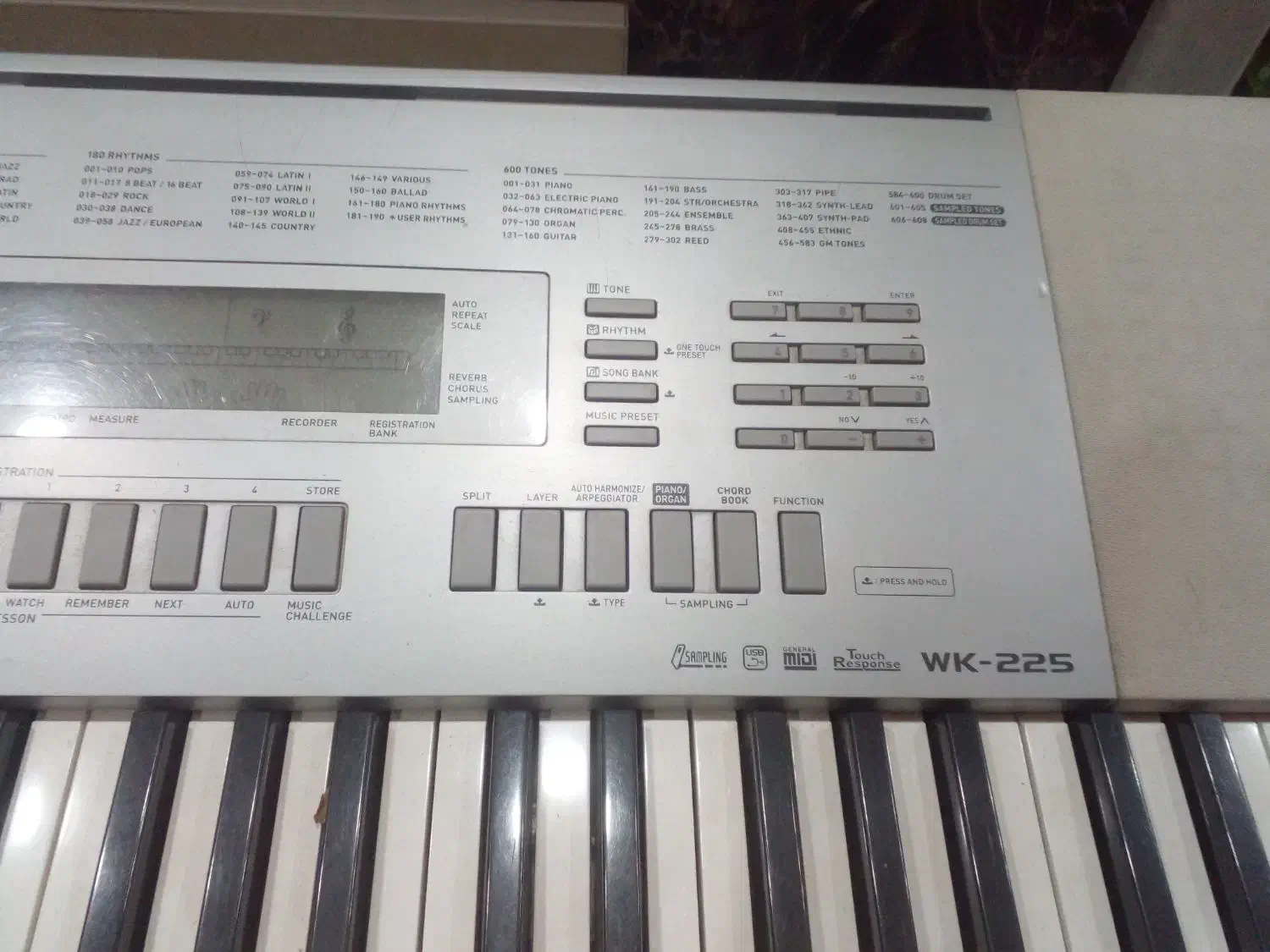 ارگ|پیانو، کیبورد، آکاردئون|بومهن, |دیوار