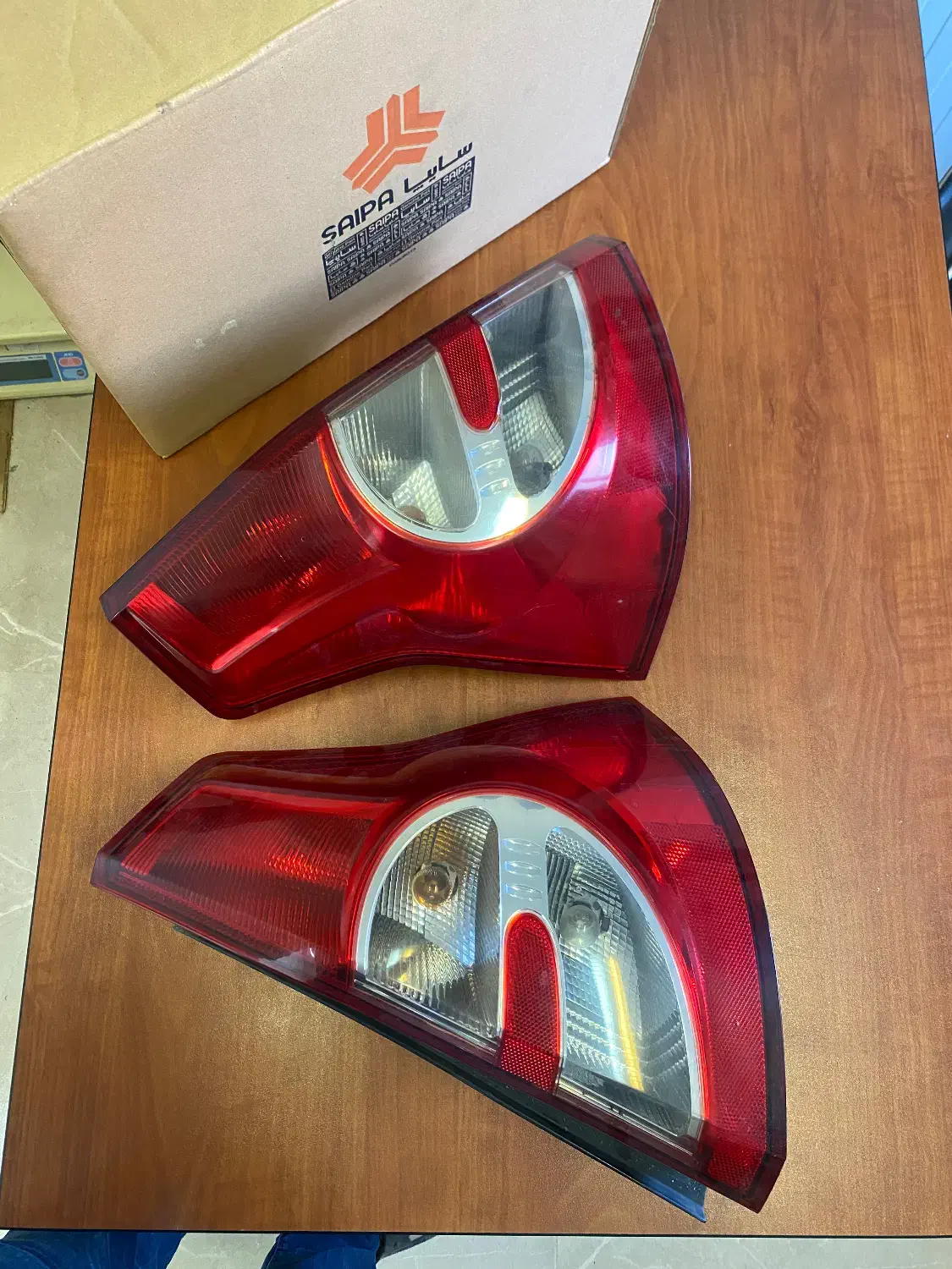 چراغ خطر عقب رنو ساندرو فابریک و اورجینال|قطعات یدکی و لوازم جانبی|آستانه اشرفیه, |دیوار