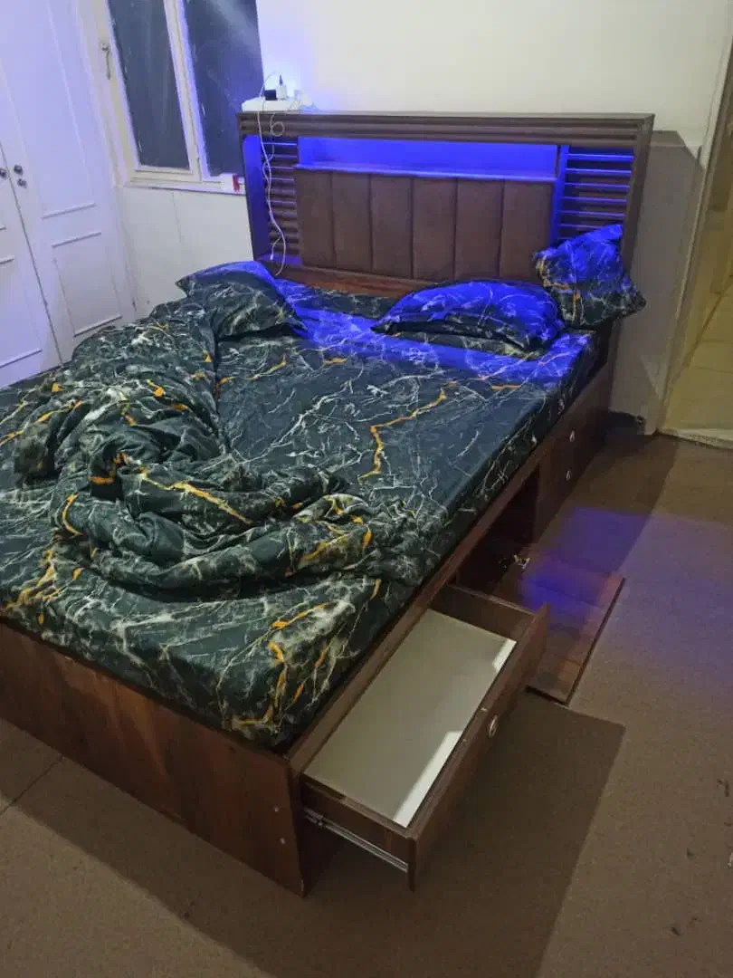 سرویس خواب|تخت و سرویس خواب|شاهین‌شهر, فیض|دیوار