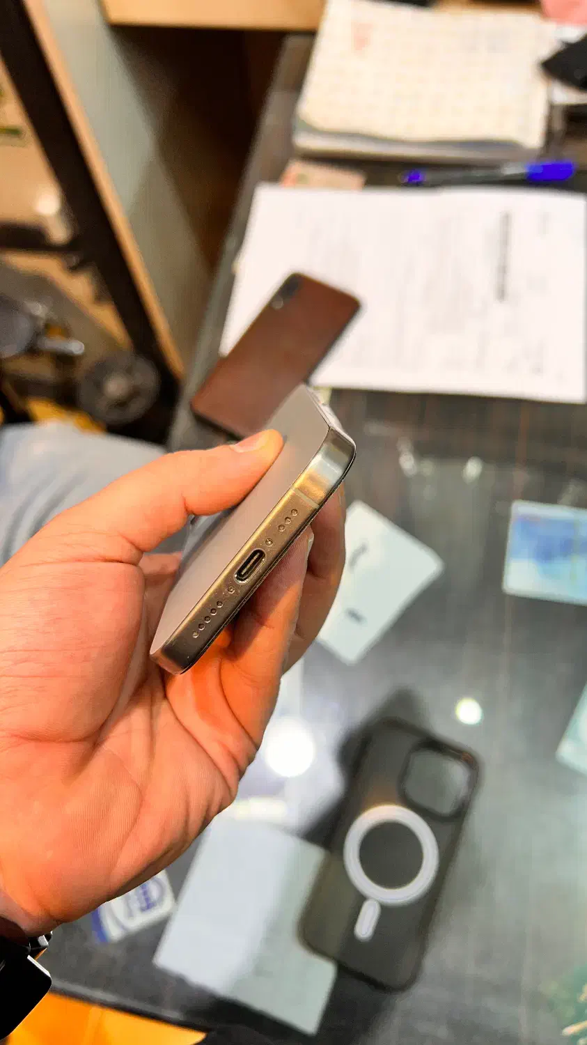 ایفون ۱۵ پرو|موبایل|فردیس, منظریه|دیوار