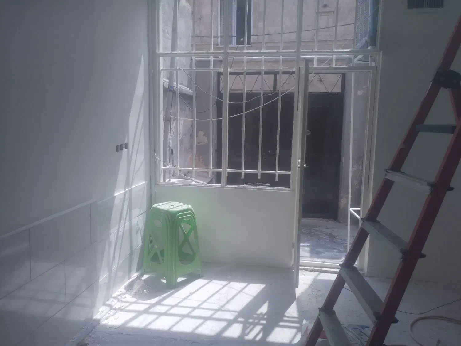 نقاشی و تغییر دکوراسیون|خدمات پیشه و مهارت|اندیشه, اندیشه فاز ۱|دیوار