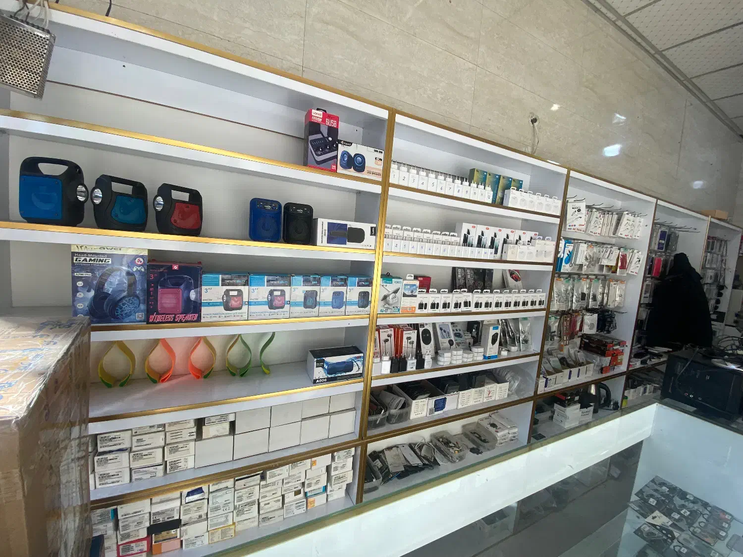 ویترین و قفسه موبایل|بوفه، ویترین، کنسول|قم, نیروگاه|دیوار