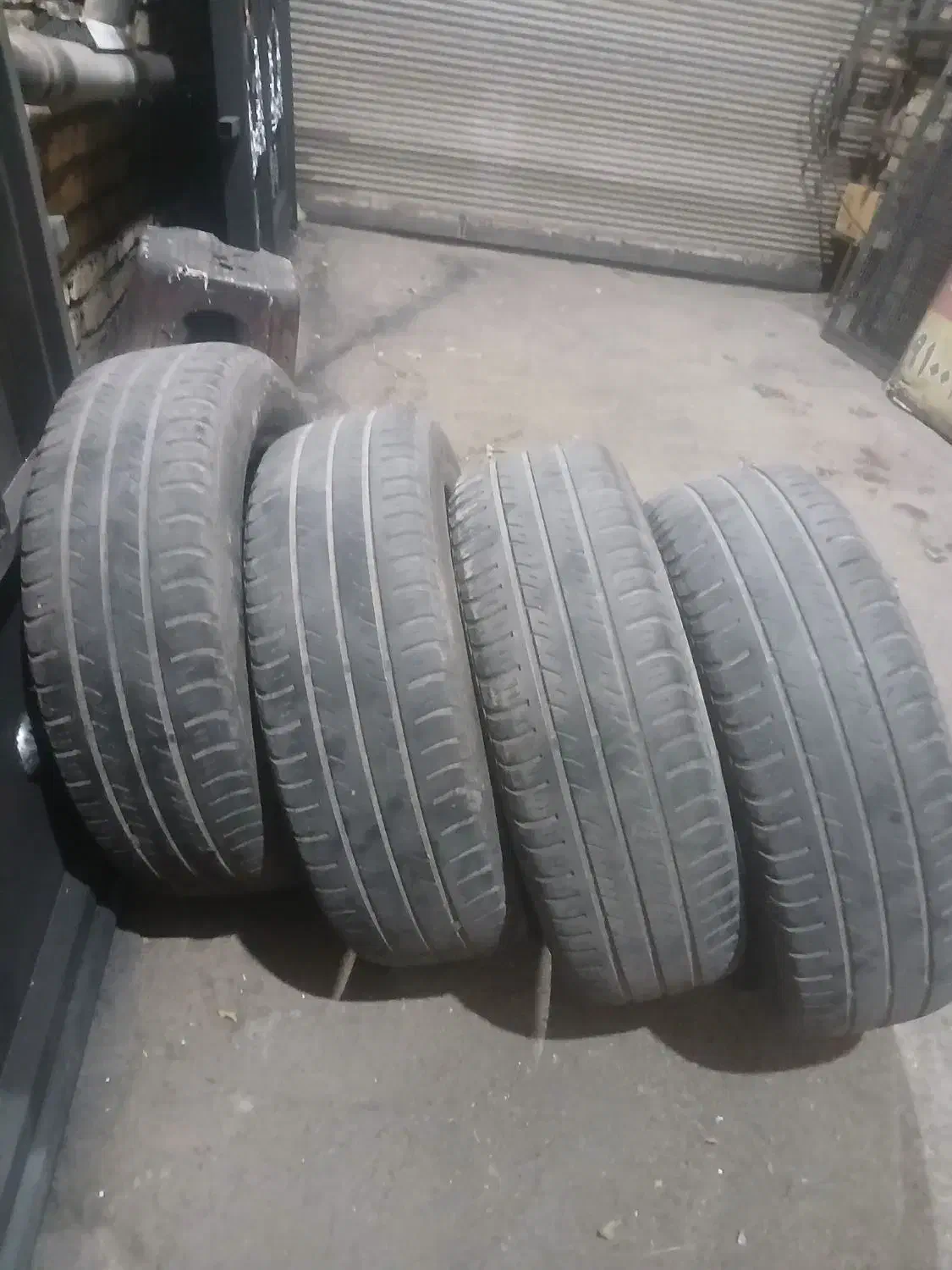 لاستیک پژو و سمند|قطعات یدکی و لوازم جانبی|آبگرم, |دیوار