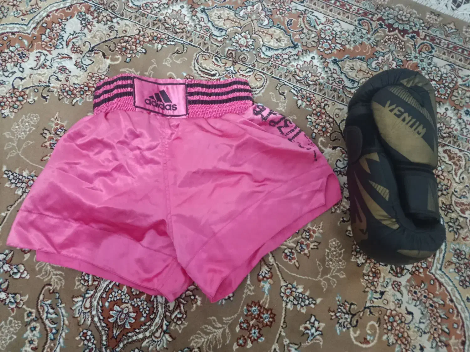 شورت رزمی و دستکش بوکس ونوم درحد نو|تجهیزات ورزشی|پاکدشت, حصار امیر|دیوار