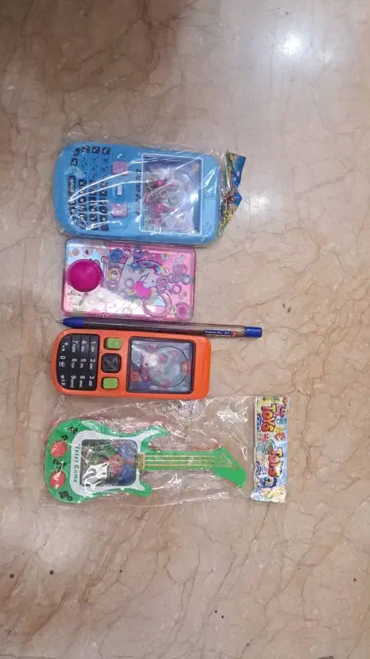 آیینه و واتر گیم و ناخن گیر جهت شانسی فروش ها|اسباب‌‌بازی|ری, شهید غیوری (ابن باویه)|دیوار