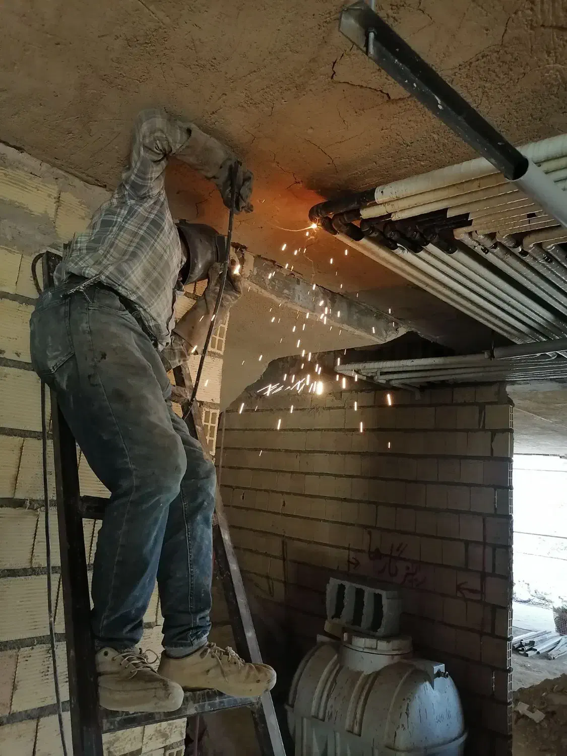 لوله کشی گاز|خدمات پیشه و مهارت|اصفهان, برازنده|دیوار