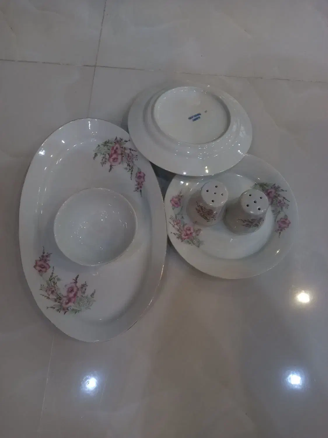 تعدادی وسایل منزل|ظروف سرو و پذیرایی|اراک, |دیوار