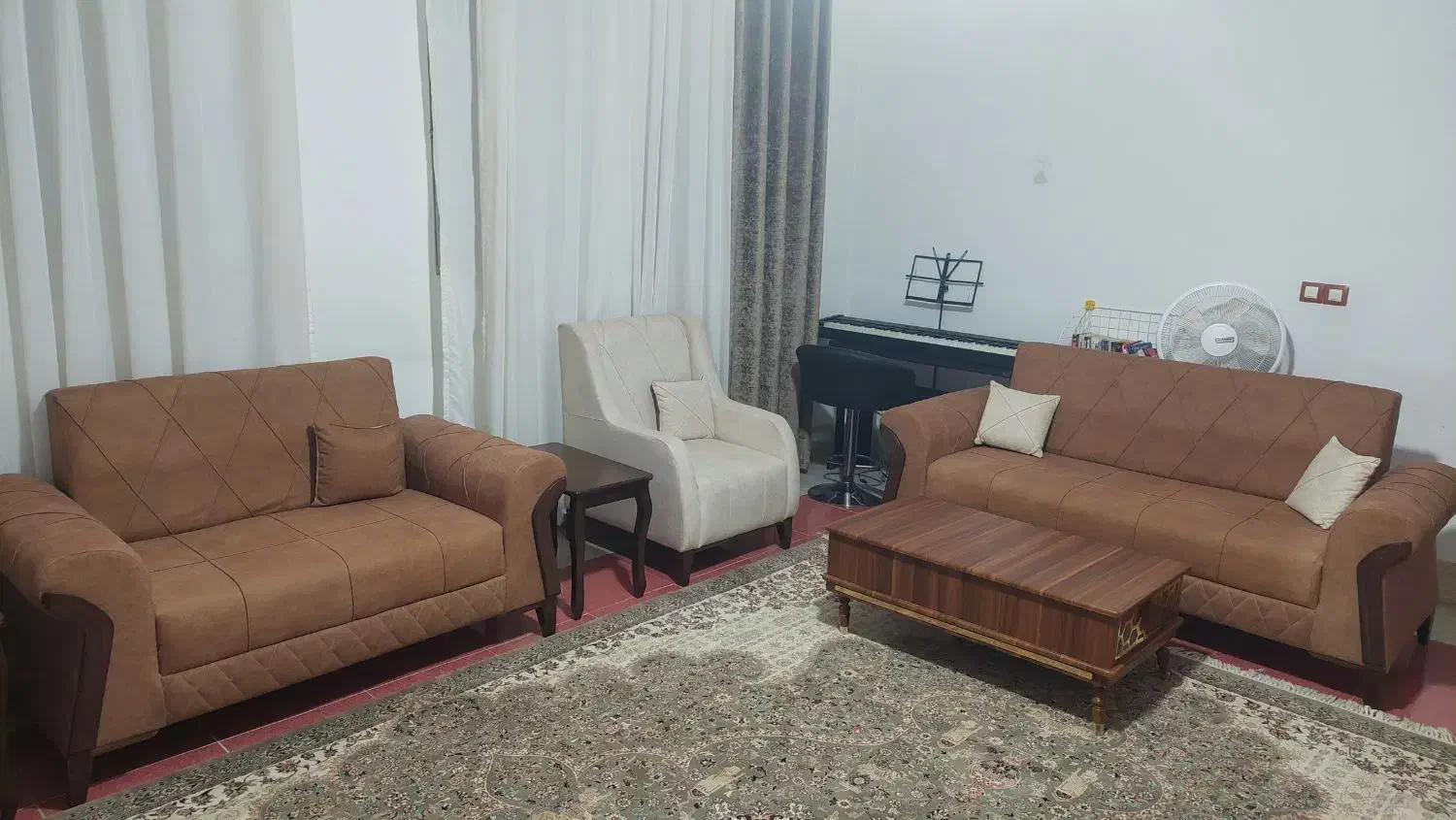 مبل ۷ نفره|مبلمان خانگی و میز عسلی|تربت جام, بیست متری منبع آب|دیوار