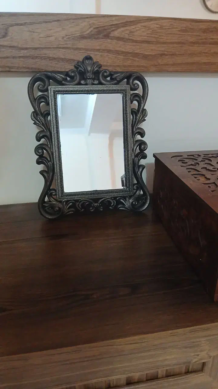 ایینه جیبی|آینه|تهران, پرستار|دیوار