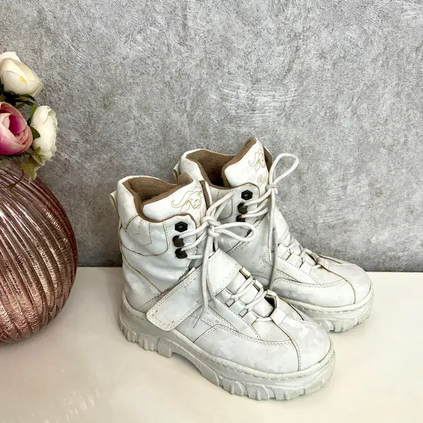 بوت، کتونی و صندل و کیف|کیف، کفش، کمربند|ساری, |دیوار