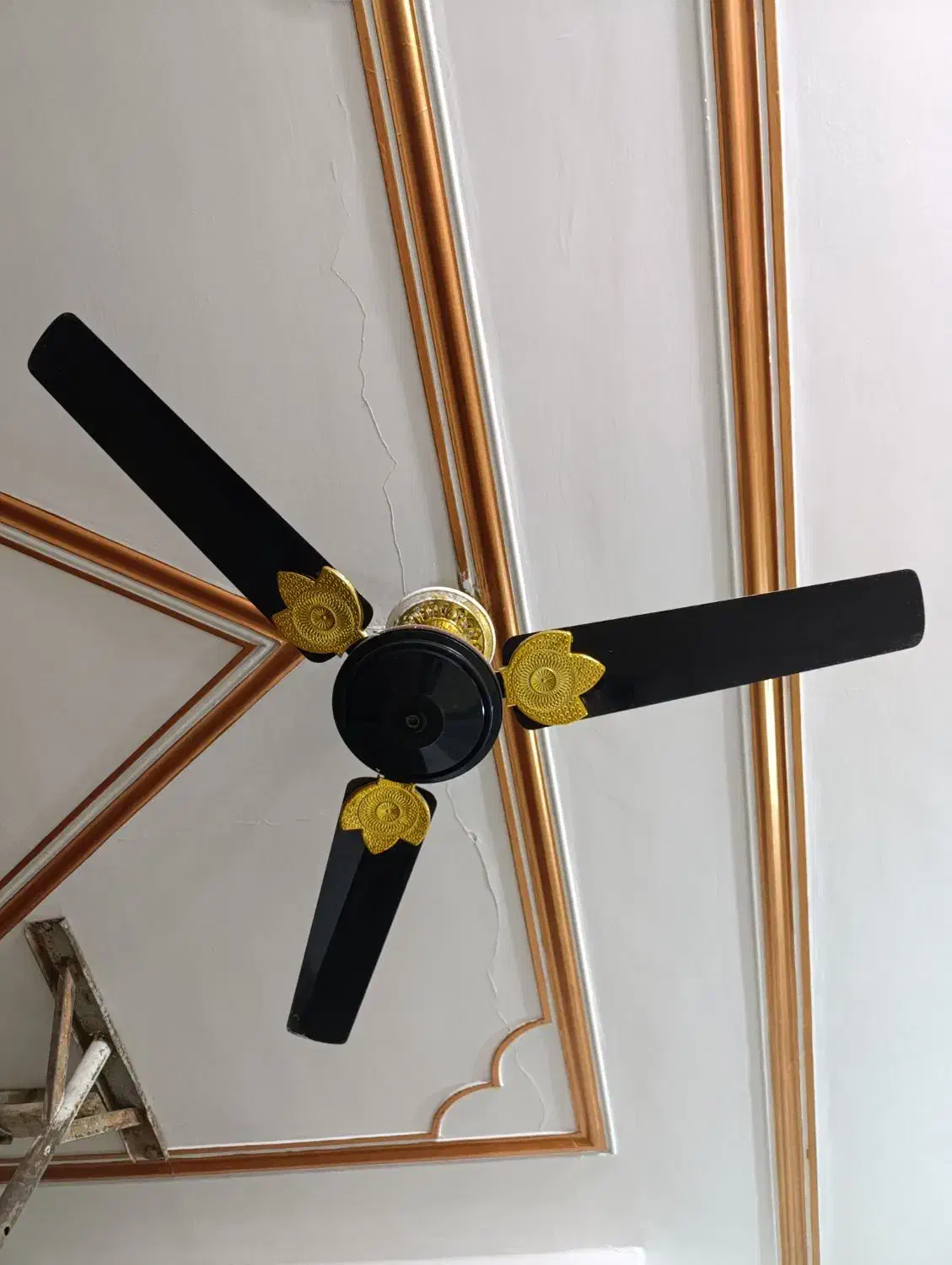 پنکه سقفی خاش|پنکه و تصفیهکنندهٔ هوا|خاش, |دیوار