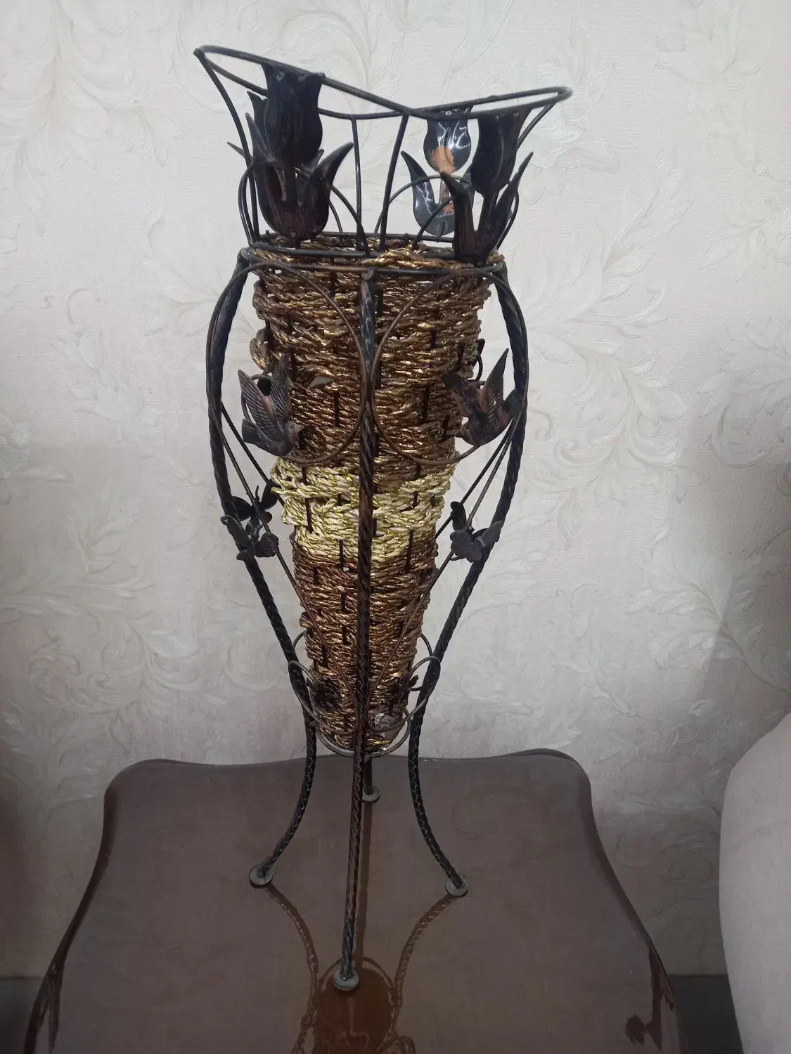 گلدان فلزی|گل مصنوعی|میانه, |دیوار