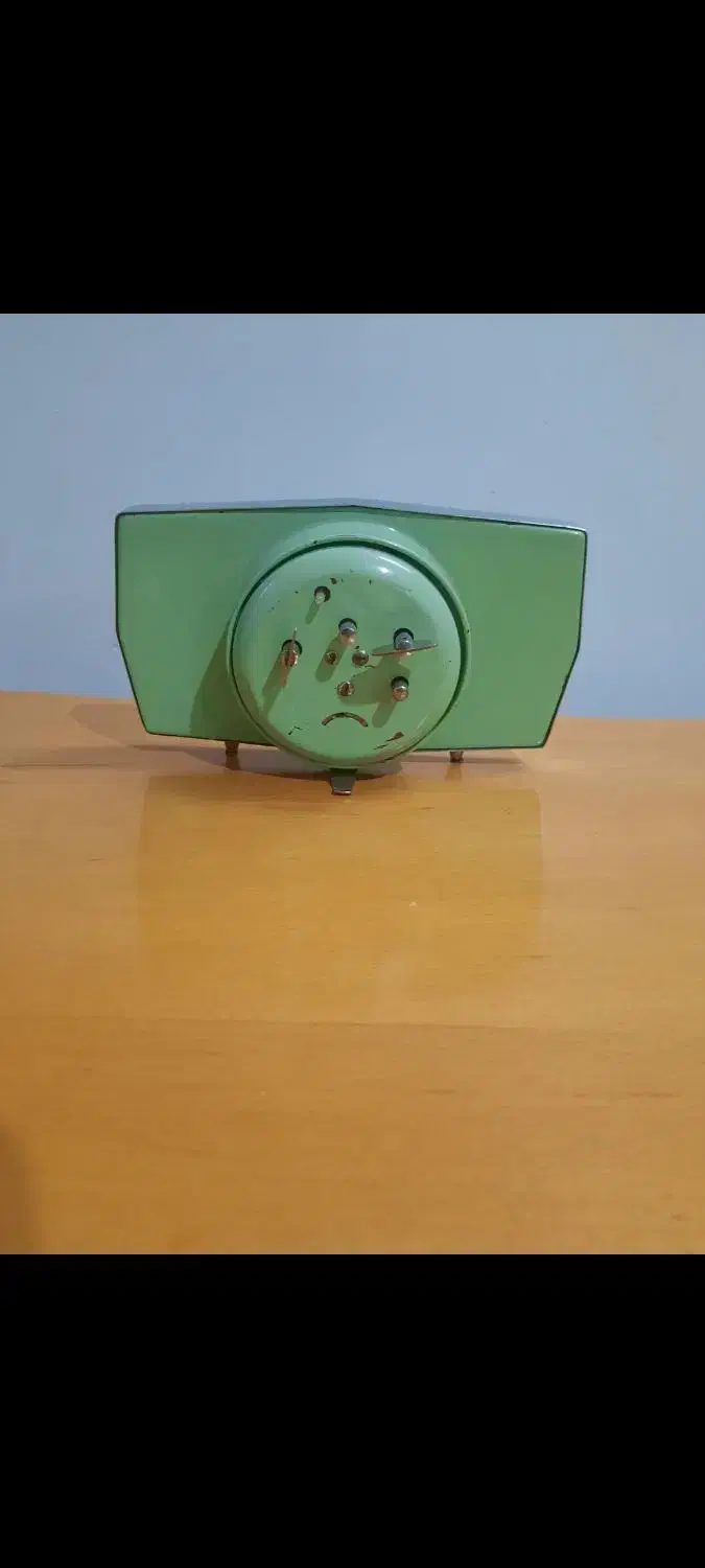 ساعت قدیمی کوکی|کلکسیون اشیاء عتیقه|خمینیشهر, |دیوار