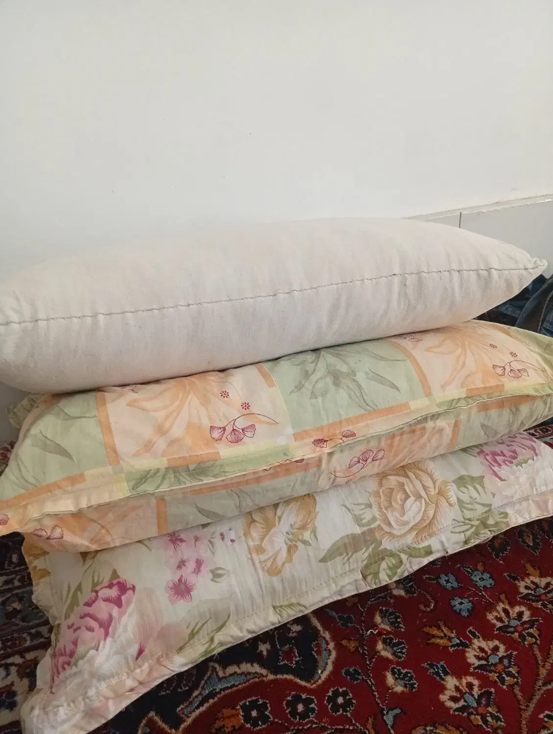 بالش پر|رختخواب، بالش، پتو|باغستان, |دیوار