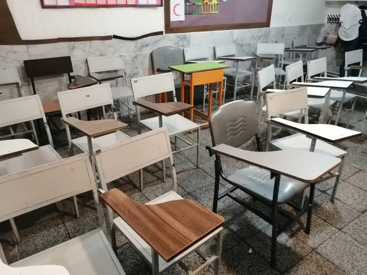 صندلی و نیمکت|صندلی و نیمکت|رفسنجان, |دیوار