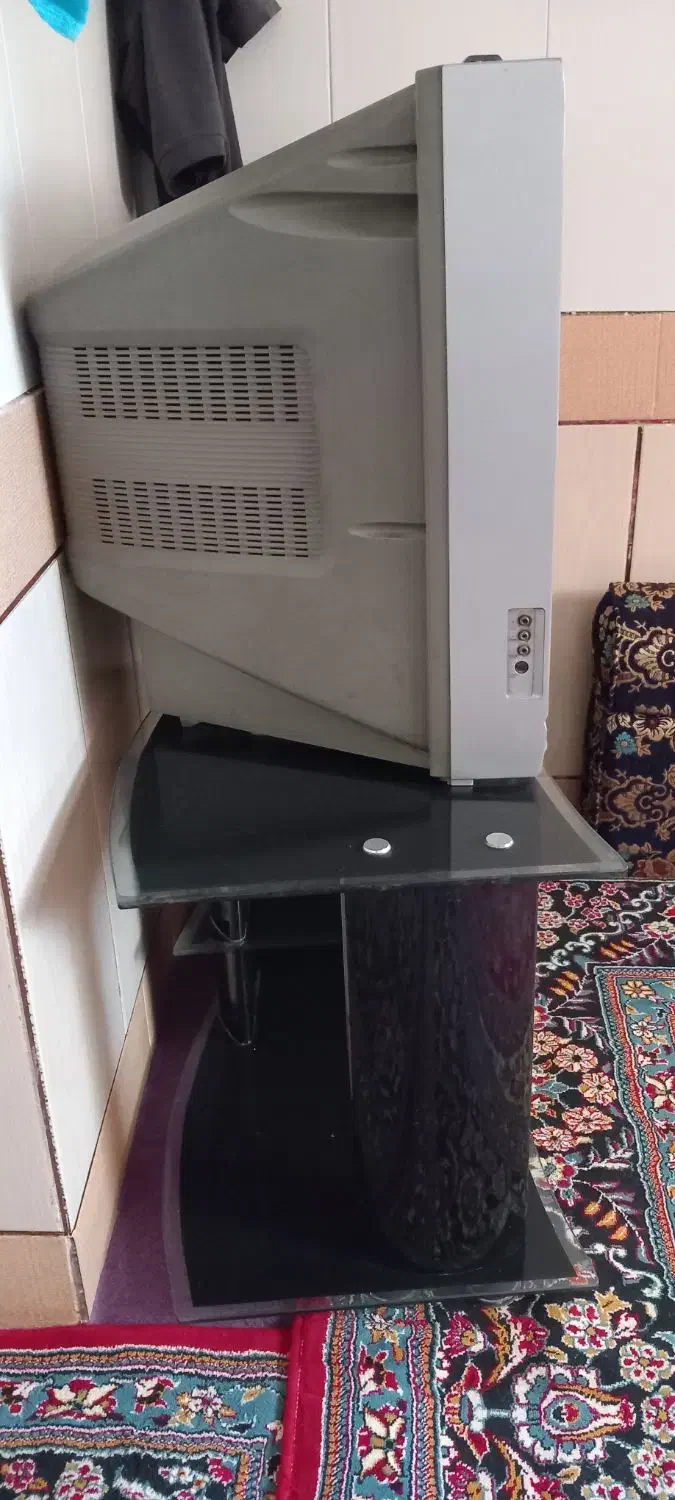 تلویزیون سامسونگ اصلی با میز باهم|تلویزیون و پروژکتور|رامشیر, |دیوار