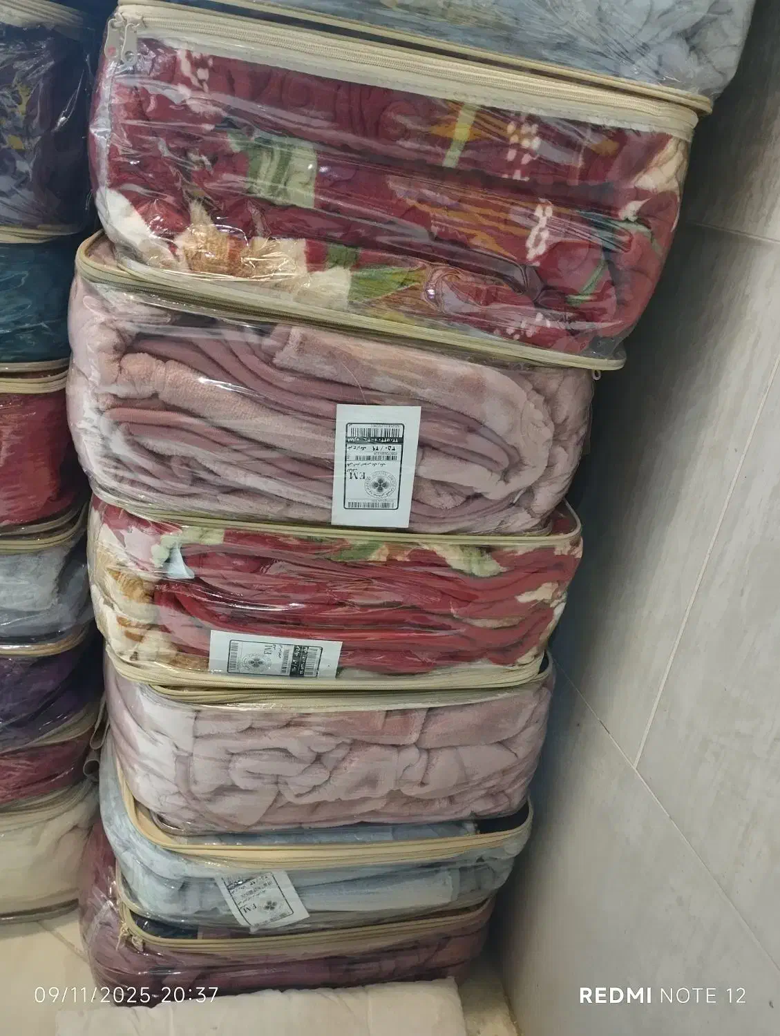 پتوی گلبافت دونفره و یکنفره درجه یک|رختخواب، بالش، پتو|بیرجند, |دیوار