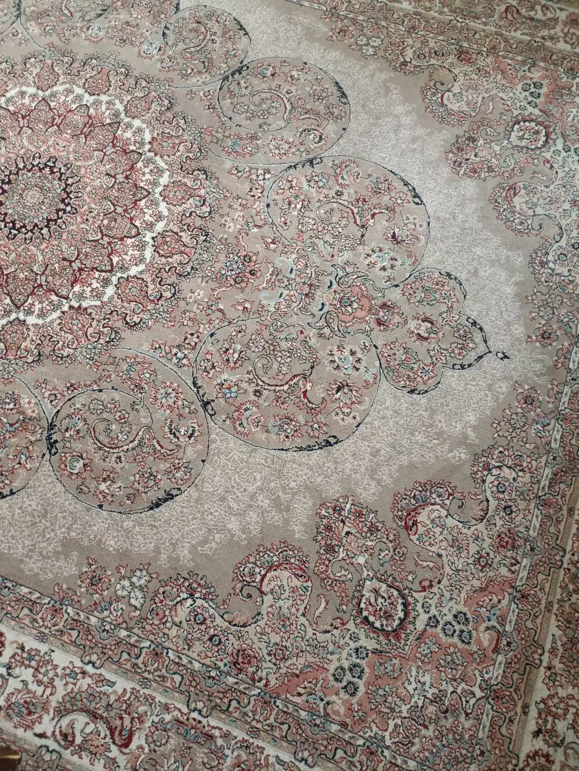 فرش نه متری ۷۰۰ شانه گردویی|فرش|رشت, باهنر|دیوار