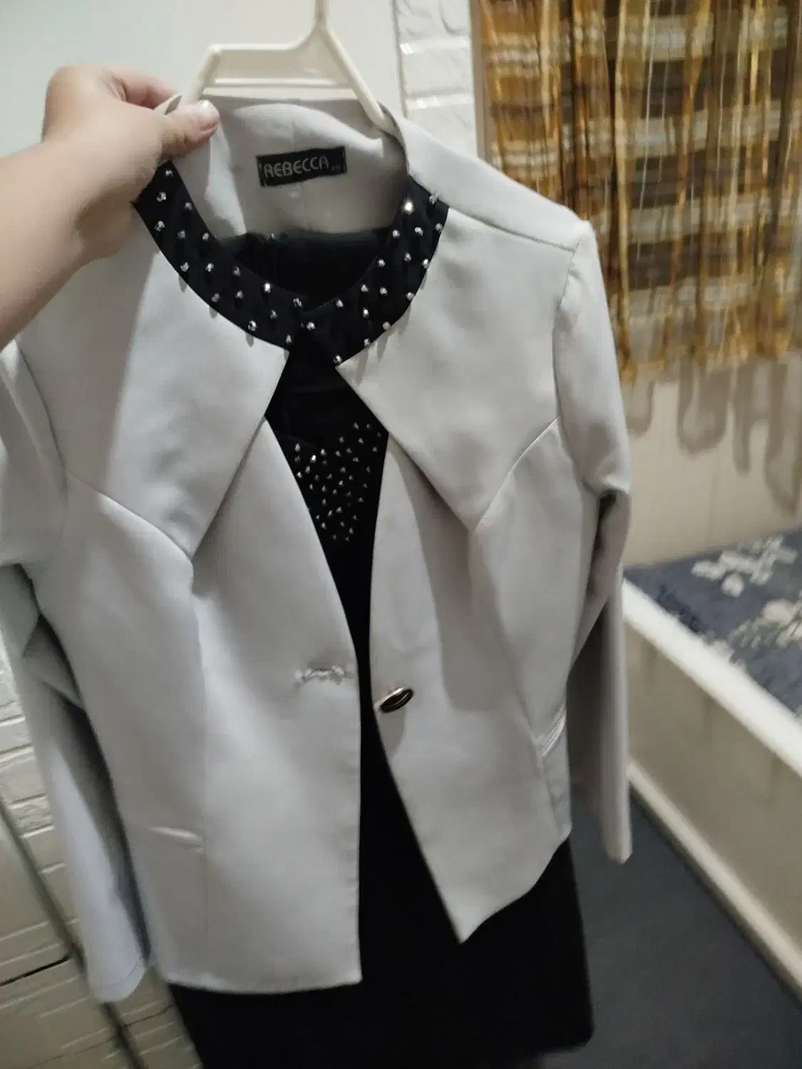 کت وسارافون|لباس|آبیک, |دیوار