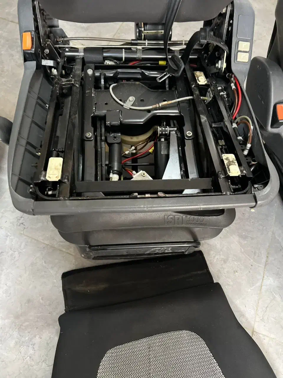 صندلی بادی کامیون|قطعات یدکی و لوازم جانبی|سبزوار, قاضی زاد|دیوار