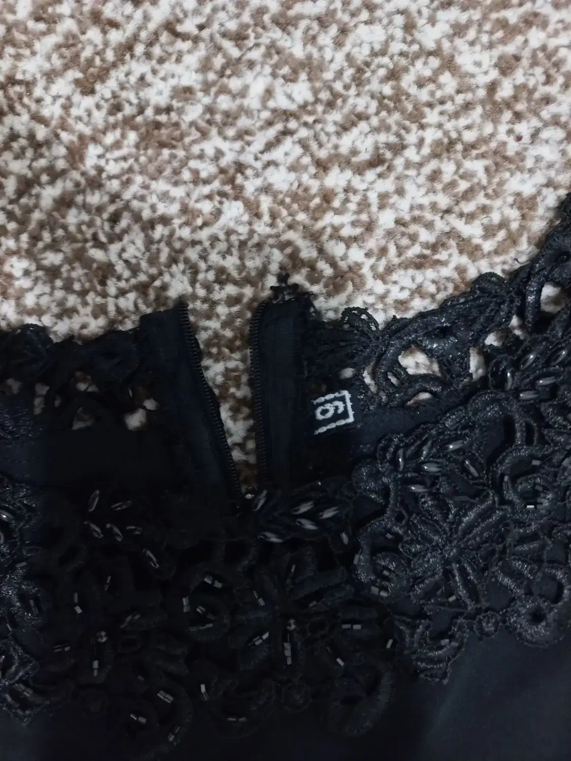 لباس مجلسی|لباس|ری, علایین|دیوار