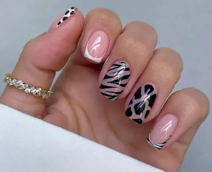 کاشت ناخن.ترمیم|خدمات آرایشگری و زیبایی|صفادشت, |دیوار