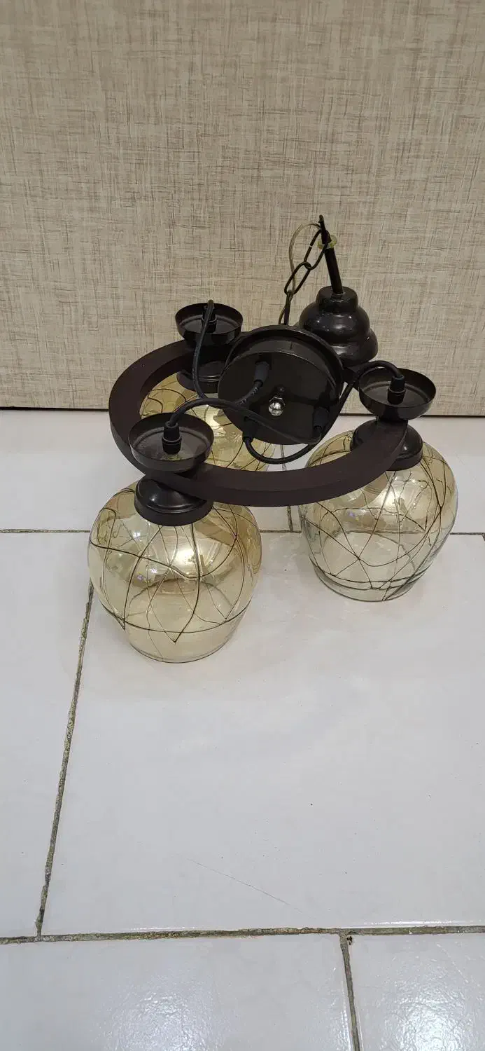 در حدنو|لوستر و چراغ آویز|قدس, شهر‌قدس|دیوار