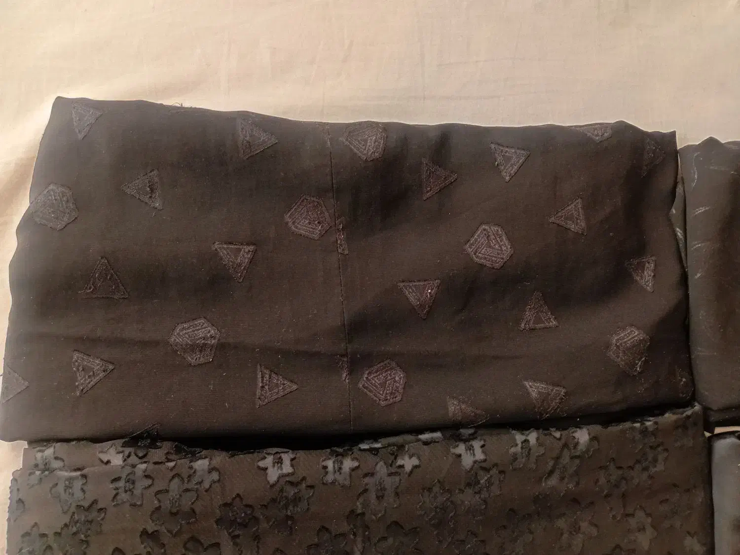 چادر مشکی|لباس|اصفهان, محله سفلی|دیوار